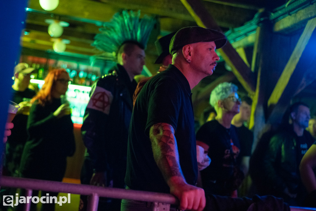 Sedes, Prawda i Czerwone Kościoły w Spichlerzu