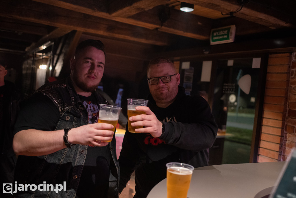Sedes, Prawda i Czerwone Kościoły w Spichlerzu