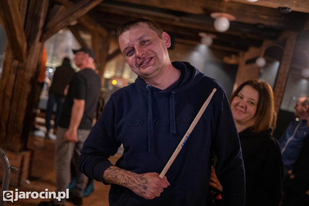 Sedes, Prawda i Czerwone Kościoły w Spichlerzu