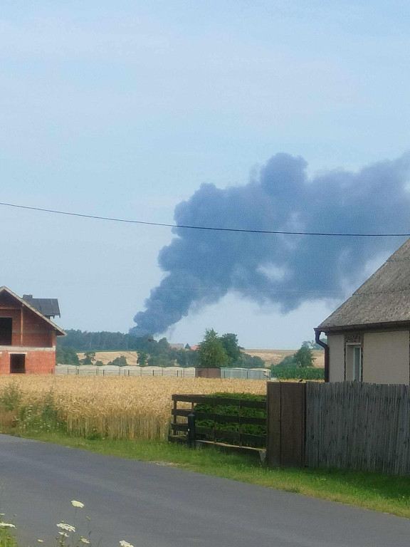 Pożar hali magazynowej w Laskach