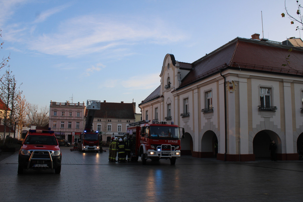 Pożar w ratuszu, kradzież i pościg za złodziejem