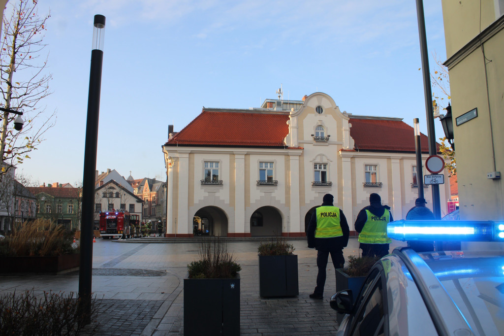 Pożar w ratuszu, kradzież i pościg za złodziejem
