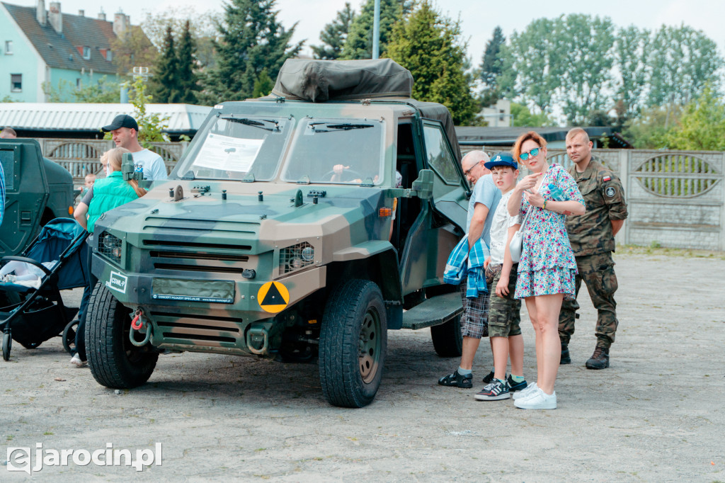 Piknik Militarny i Parada Zabytkowych Samochodów
