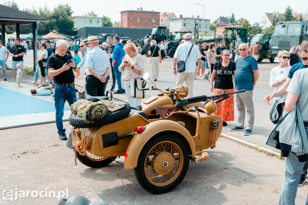 Piknik Militarny i Parada Zabytkowych Samochodów