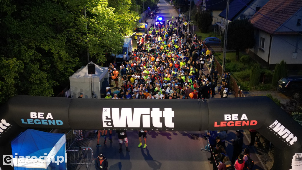 RockRun jarocin 2025 - start nocnego półmaratonu z drona