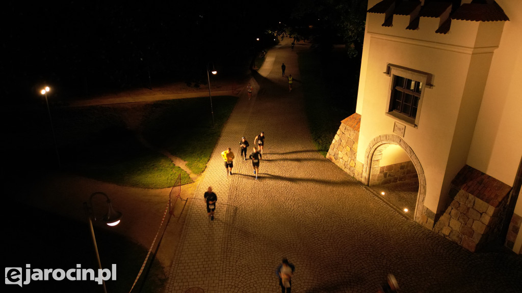 RockRun jarocin 2025 - start nocnego półmaratonu z drona