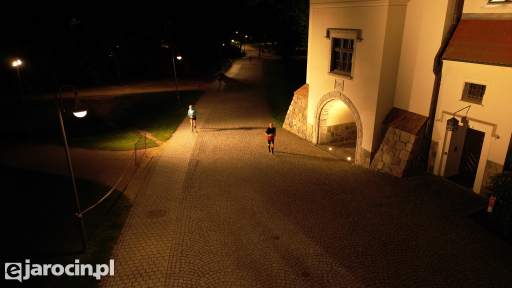 RockRun jarocin 2025 - start nocnego półmaratonu z drona