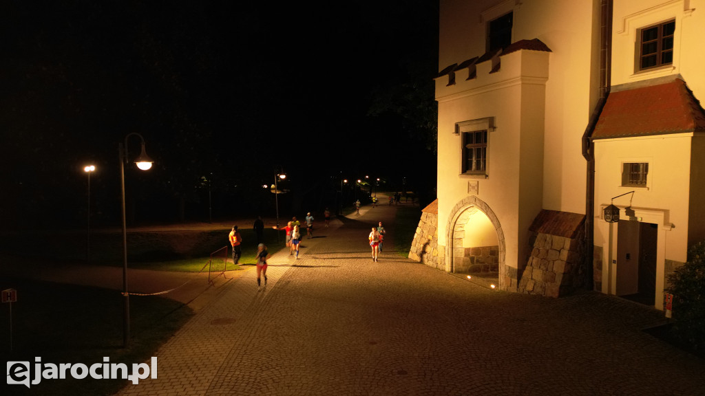 RockRun jarocin 2025 - start nocnego półmaratonu z drona