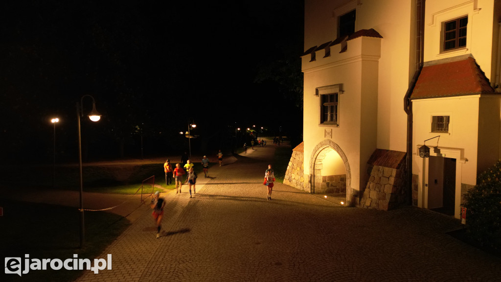RockRun jarocin 2025 - start nocnego półmaratonu z drona