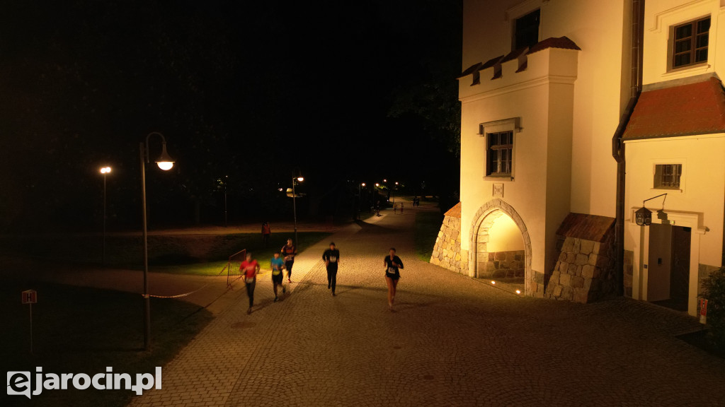 RockRun jarocin 2025 - start nocnego półmaratonu z drona