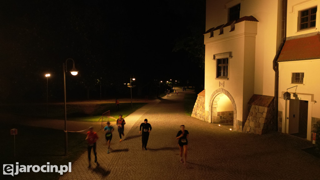 RockRun jarocin 2025 - start nocnego półmaratonu z drona