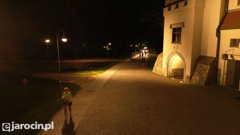 RockRun jarocin 2025 - start nocnego półmaratonu z drona