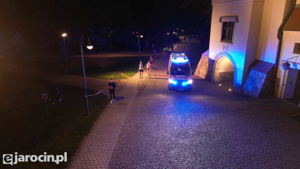 RockRun jarocin 2025 - start nocnego półmaratonu z drona