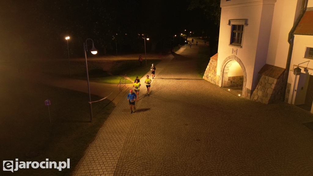 RockRun jarocin 2025 - start nocnego półmaratonu z drona