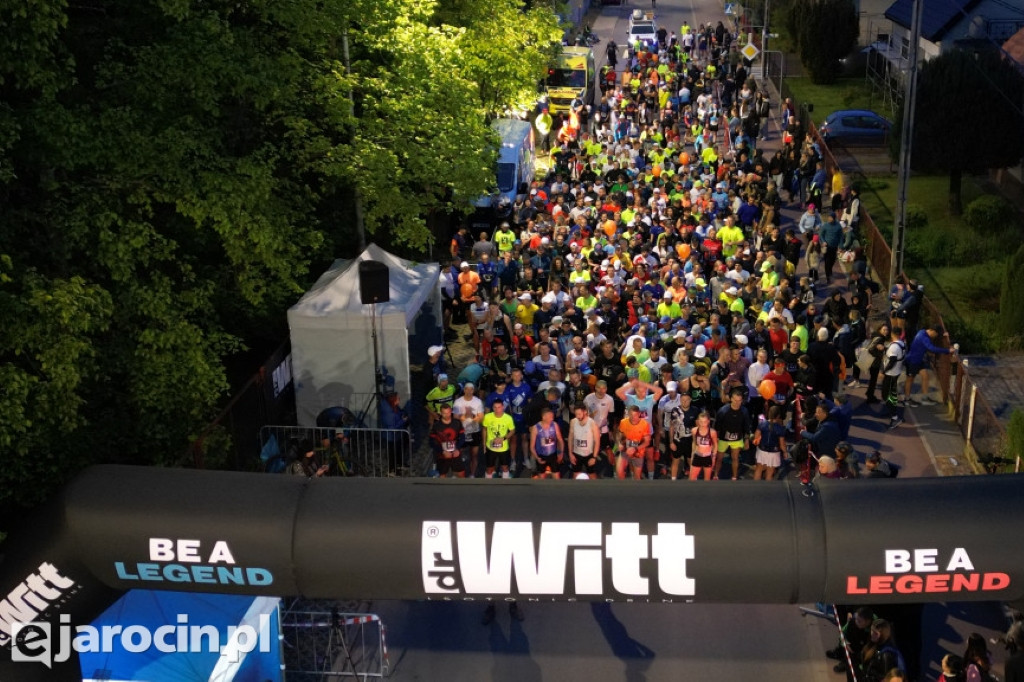 RockRun jarocin 2025 - start nocnego półmaratonu z drona