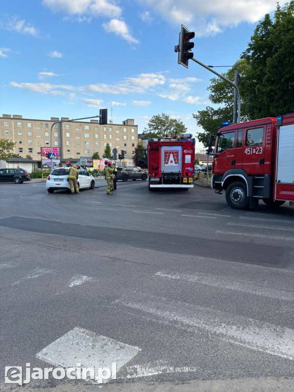 Kolizja na skrzyżowaniu ulic Wrocławskiej i Powstańców Wlkp.