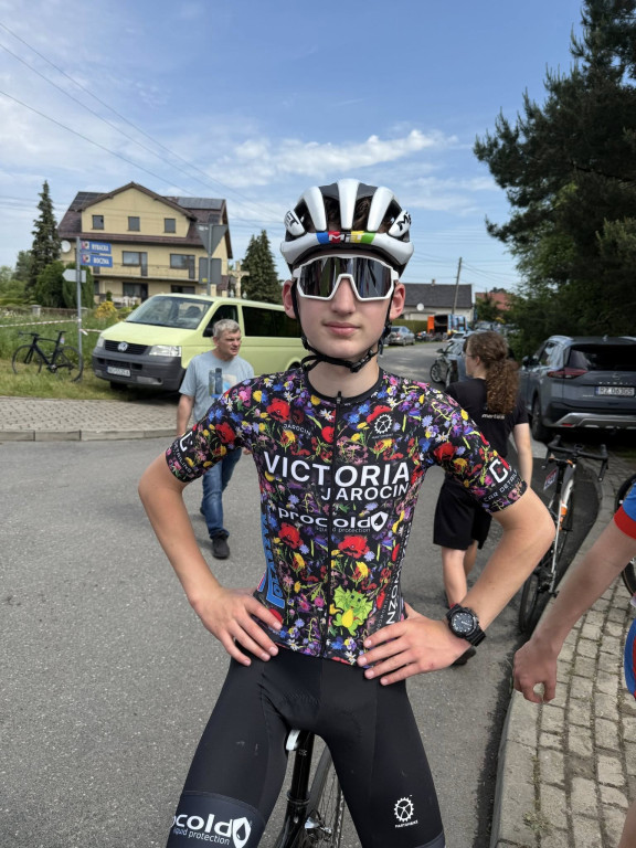 Kolarze Victorii Jarocin z medalami Mistrzostw Polski