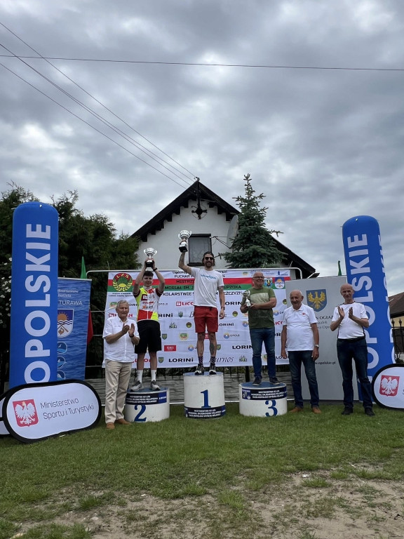 Kolarze Victorii Jarocin z medalami Mistrzostw Polski