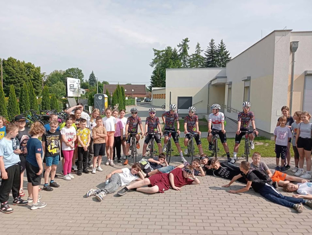 Wizyta zawodników Victoria Jarocin w szkole w Witaszycach