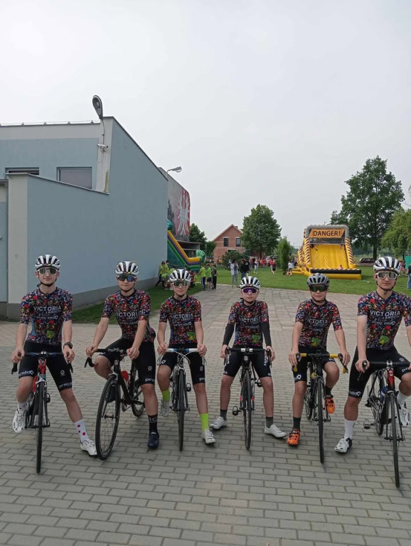 Wizyta zawodników Victoria Jarocin w szkole w Witaszycach