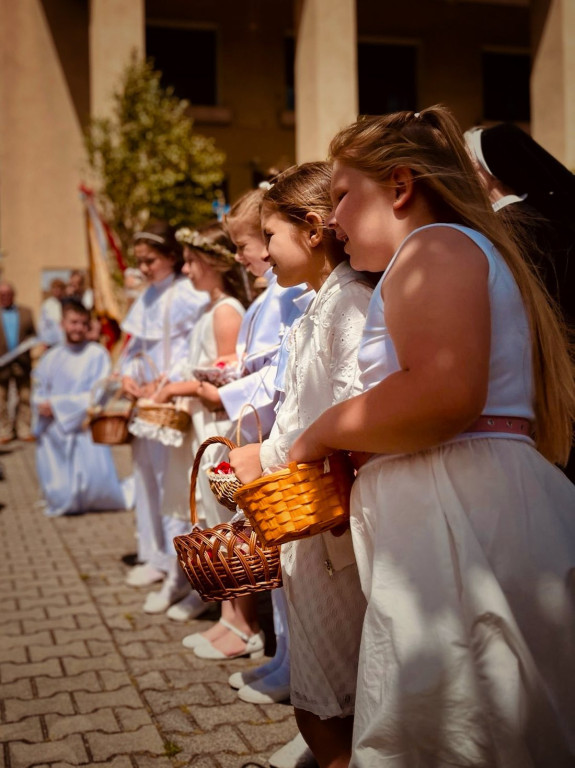 Procesja Bożego Ciała z kościoła św. Marcina do kościoła Chrystusa Króla