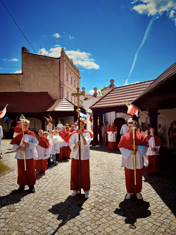 Procesja Bożego Ciała z kościoła św. Marcina do kościoła Chrystusa Króla