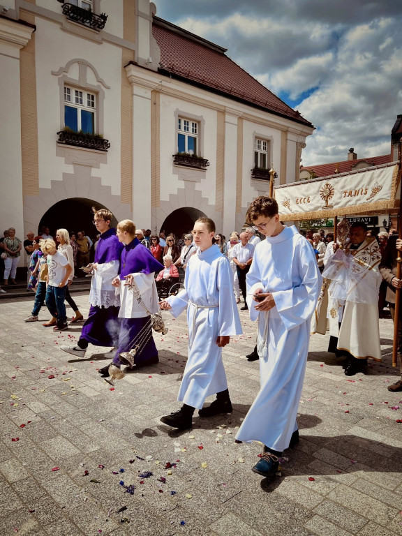 Procesja Bożego Ciała z kościoła św. Marcina do kościoła Chrystusa Króla