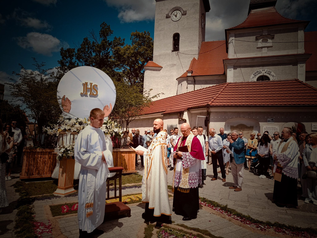 Procesja Bożego Ciała z kościoła św. Marcina do kościoła Chrystusa Króla