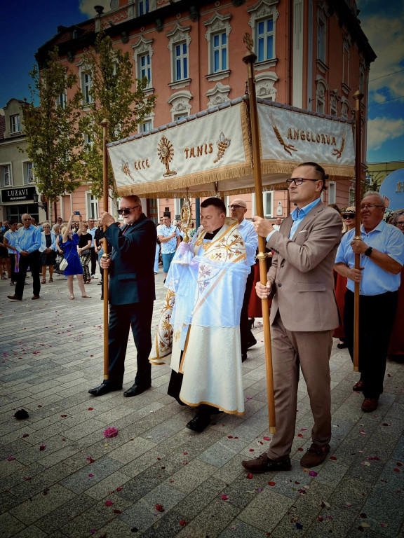 Procesja Bożego Ciała z kościoła św. Marcina do kościoła Chrystusa Króla