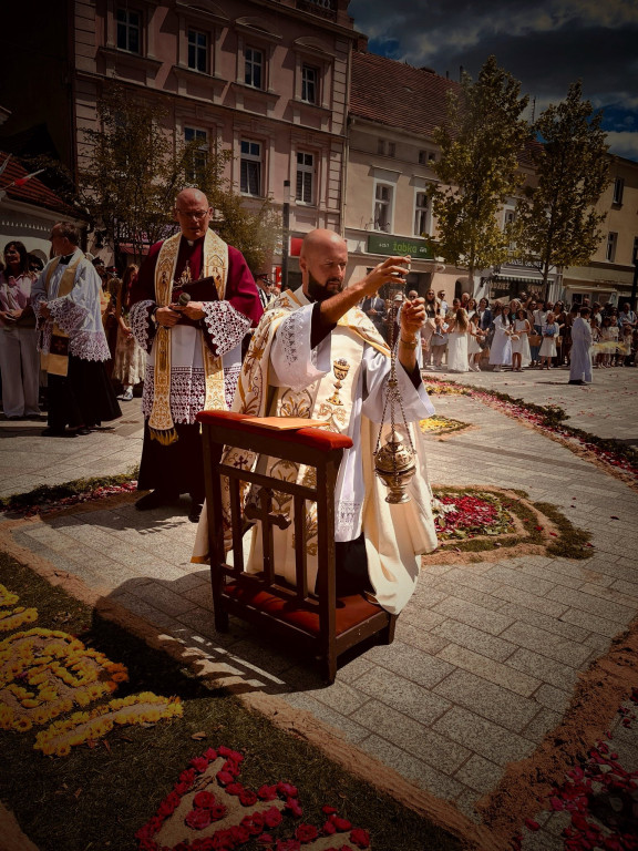 Procesja Bożego Ciała z kościoła św. Marcina do kościoła Chrystusa Króla