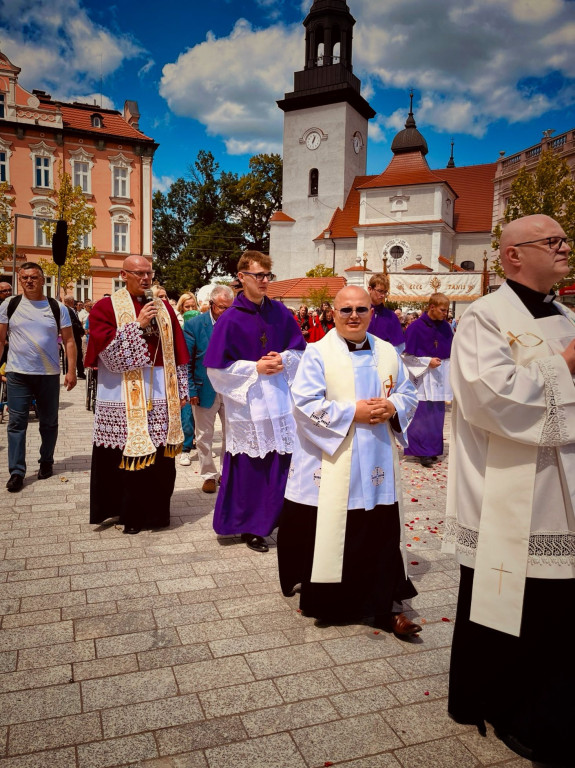 Procesja Bożego Ciała z kościoła św. Marcina do kościoła Chrystusa Króla