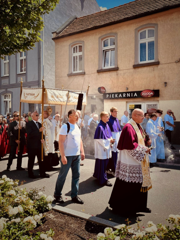 Procesja Bożego Ciała z kościoła św. Marcina do kościoła Chrystusa Króla