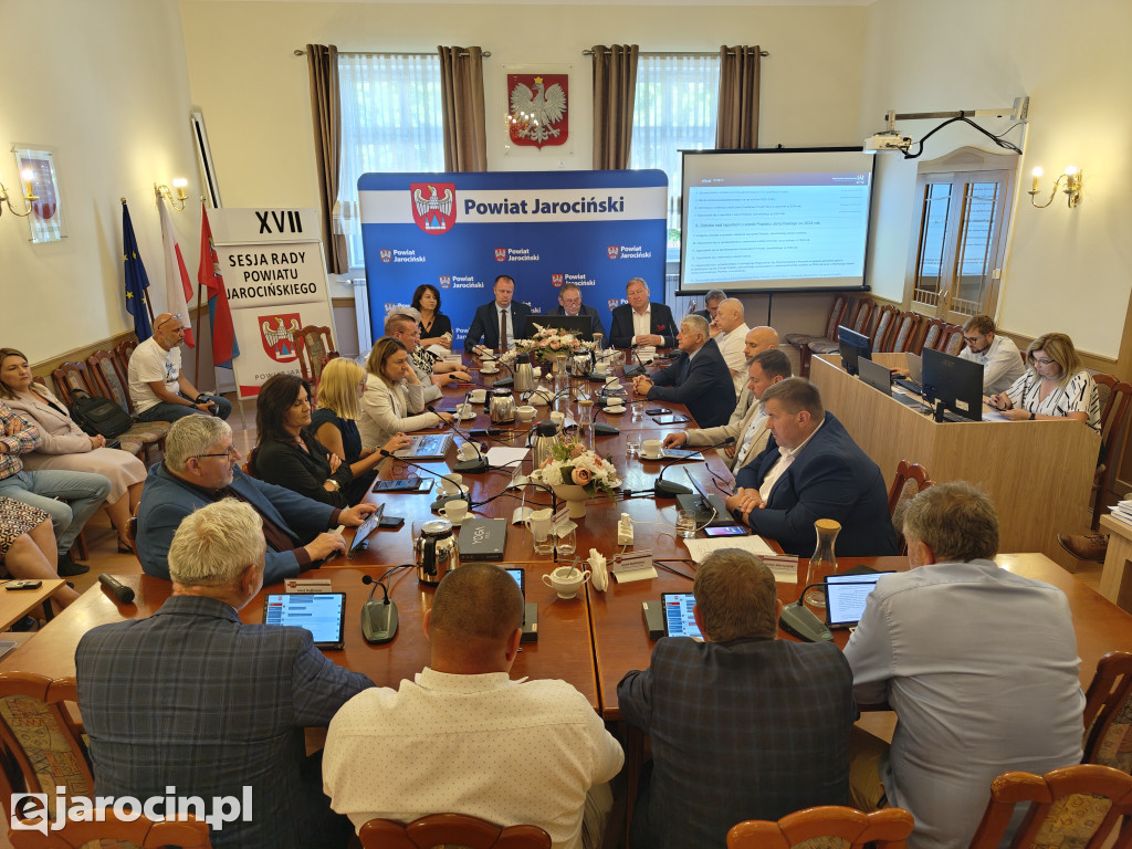 Zarząd Powiatu Jarocińskiego z absolutorium i wotum zaufania