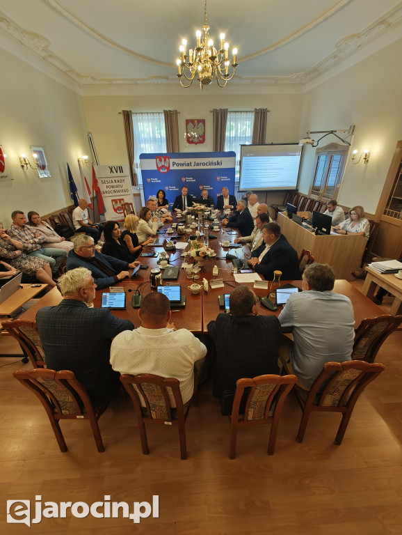 Zarząd Powiatu Jarocińskiego z absolutorium i wotum zaufania