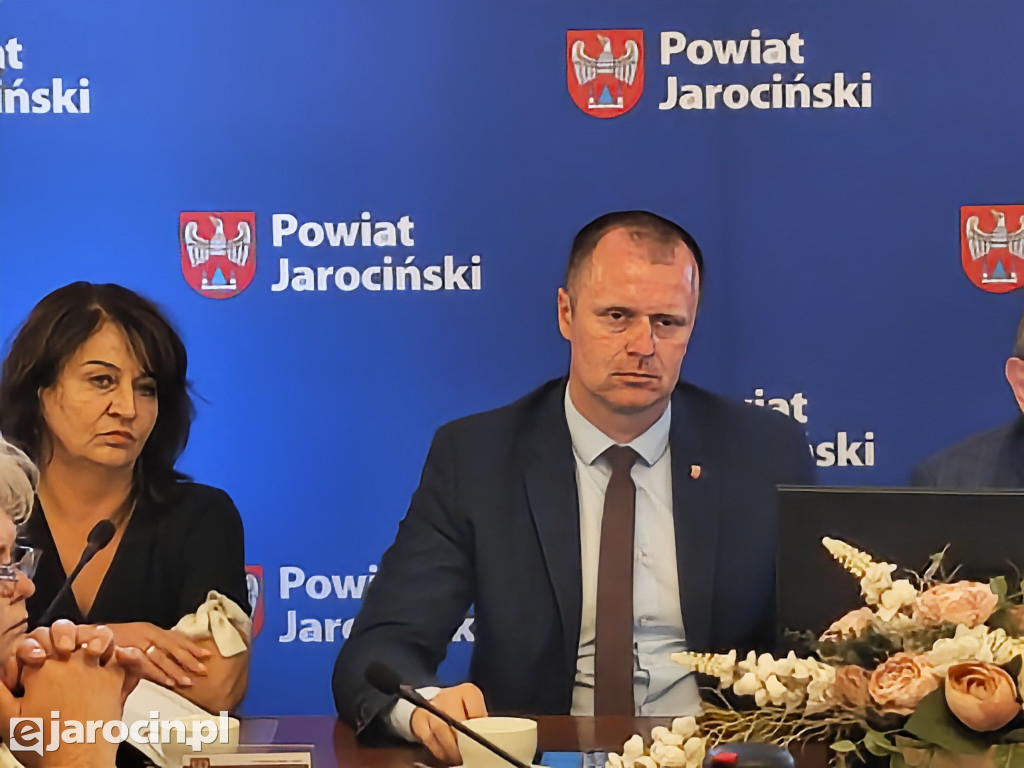 Zarząd Powiatu Jarocińskiego z absolutorium i wotum zaufania
