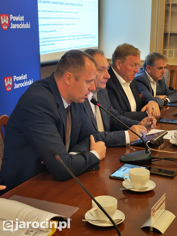 Zarząd Powiatu Jarocińskiego z absolutorium i wotum zaufania