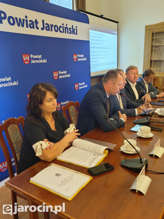 Zarząd Powiatu Jarocińskiego z absolutorium i wotum zaufania