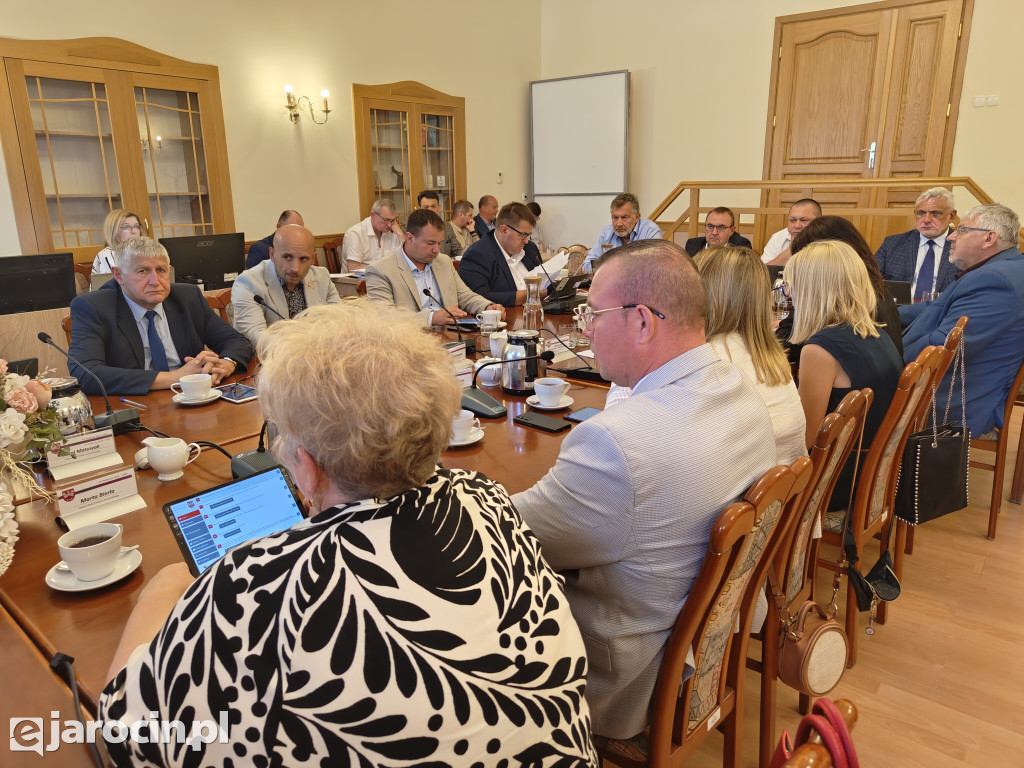 Zarząd Powiatu Jarocińskiego z absolutorium i wotum zaufania