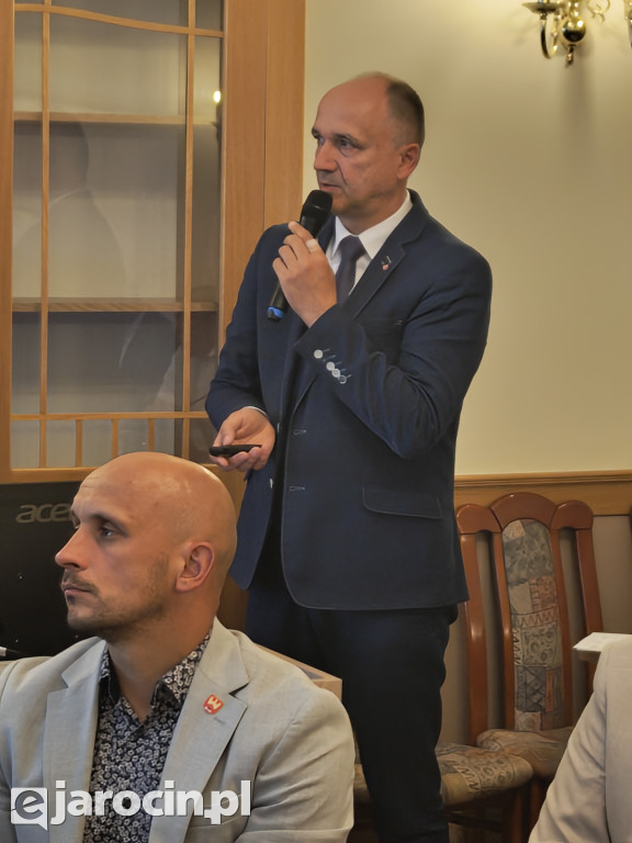 Zarząd Powiatu Jarocińskiego z absolutorium i wotum zaufania
