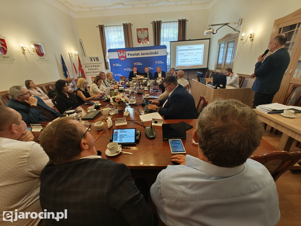Zarząd Powiatu Jarocińskiego z absolutorium i wotum zaufania