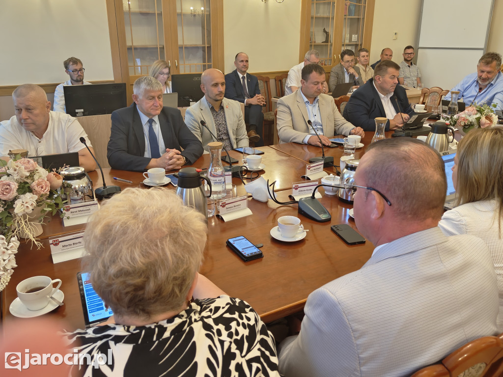 Zarząd Powiatu Jarocińskiego z absolutorium i wotum zaufania