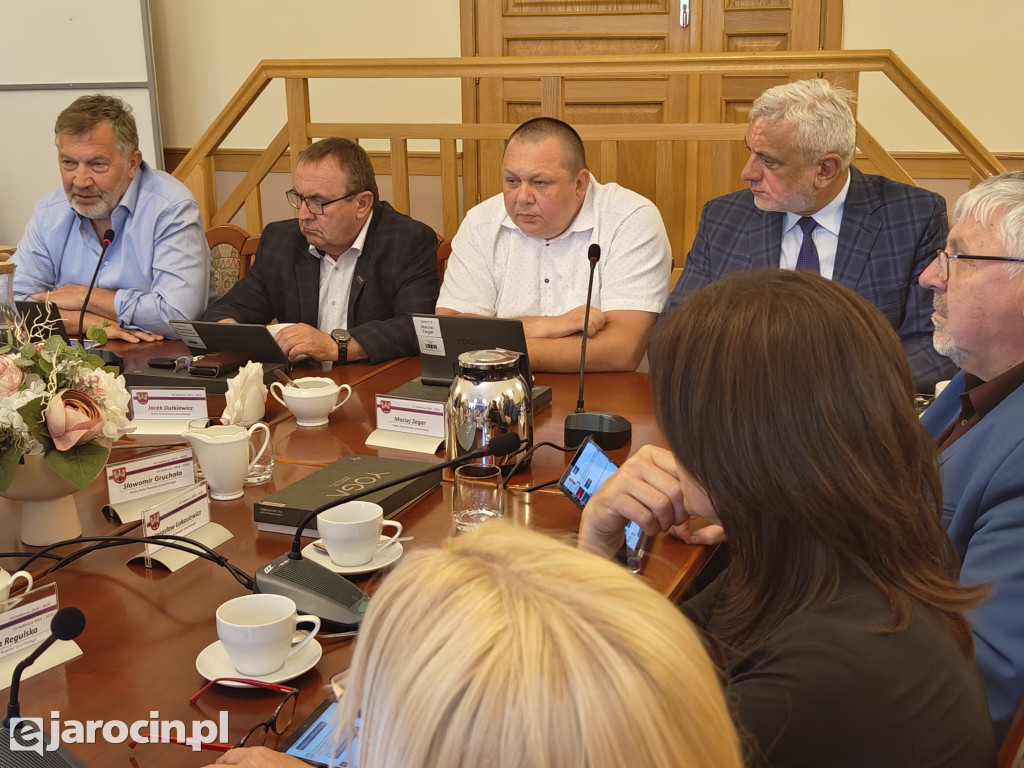 Zarząd Powiatu Jarocińskiego z absolutorium i wotum zaufania