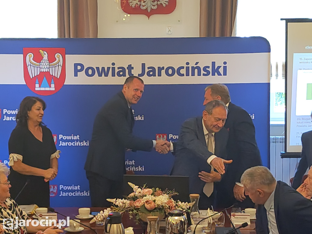 Zarząd Powiatu Jarocińskiego z absolutorium i wotum zaufania