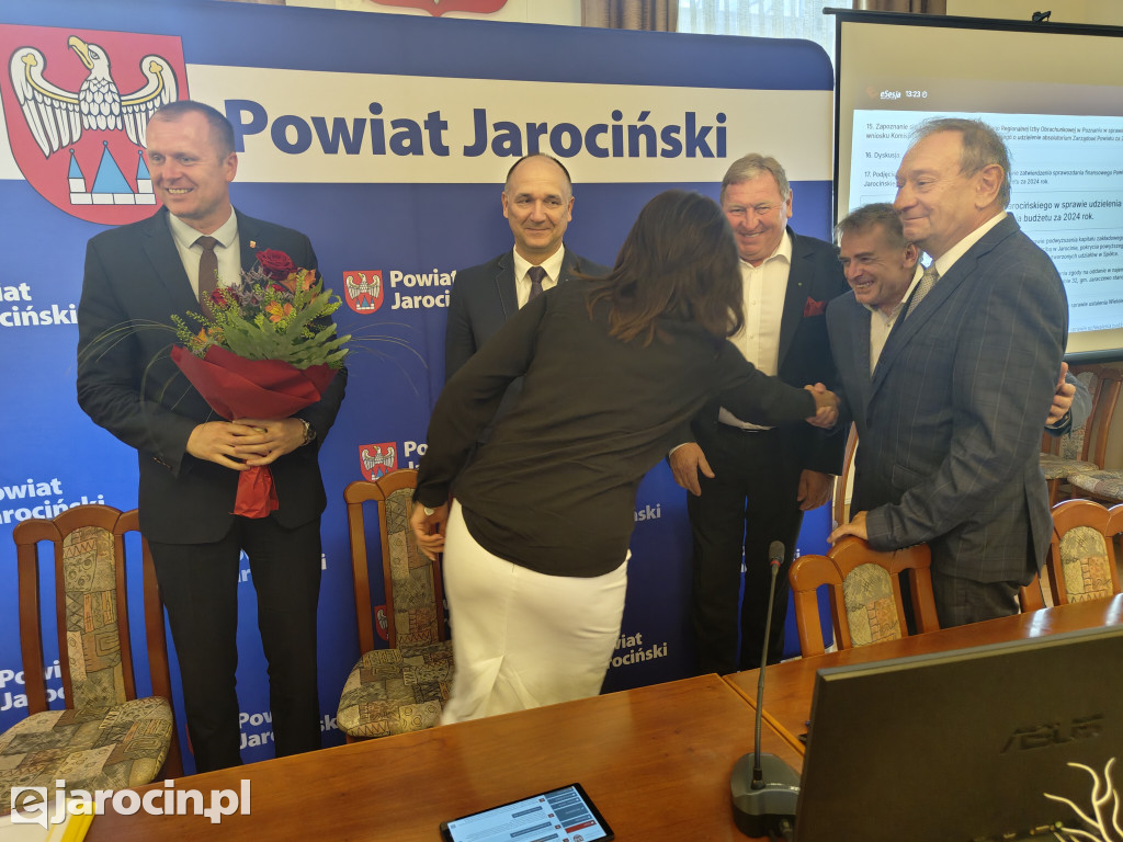 Zarząd Powiatu Jarocińskiego z absolutorium i wotum zaufania