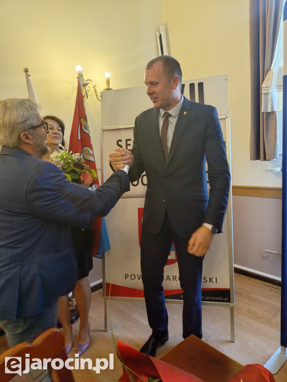 Zarząd Powiatu Jarocińskiego z absolutorium i wotum zaufania