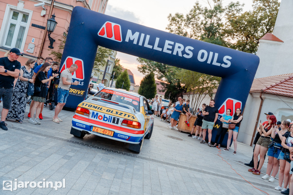  3. RALLY and RACE Rajdu Jarocińskiego. Sobota na rynku pełna emocji i klasyki motoryzacji