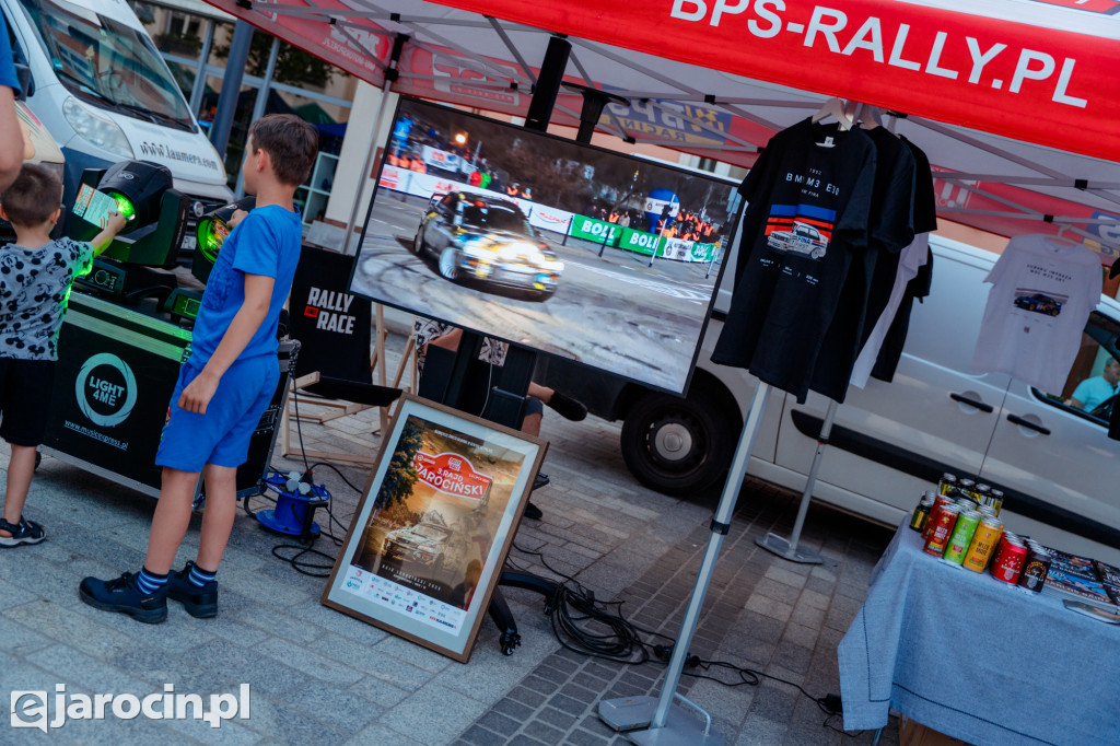  3. RALLY and RACE Rajdu Jarocińskiego. Sobota na rynku pełna emocji i klasyki motoryzacji