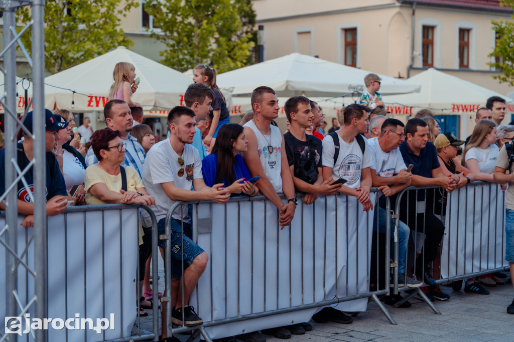  3. RALLY and RACE Rajdu Jarocińskiego. Sobota na rynku pełna emocji i klasyki motoryzacji