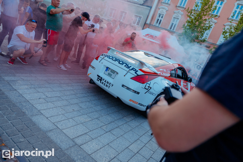  3. RALLY and RACE Rajdu Jarocińskiego. Sobota na rynku pełna emocji i klasyki motoryzacji