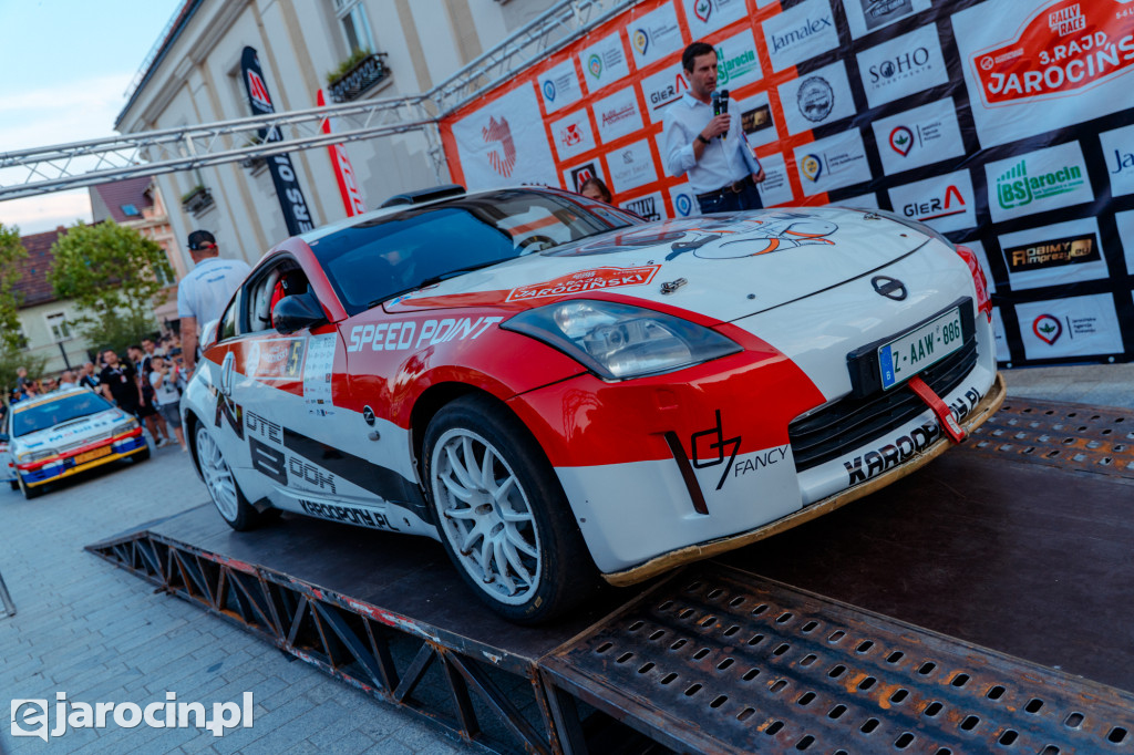  3. RALLY and RACE Rajdu Jarocińskiego. Sobota na rynku pełna emocji i klasyki motoryzacji